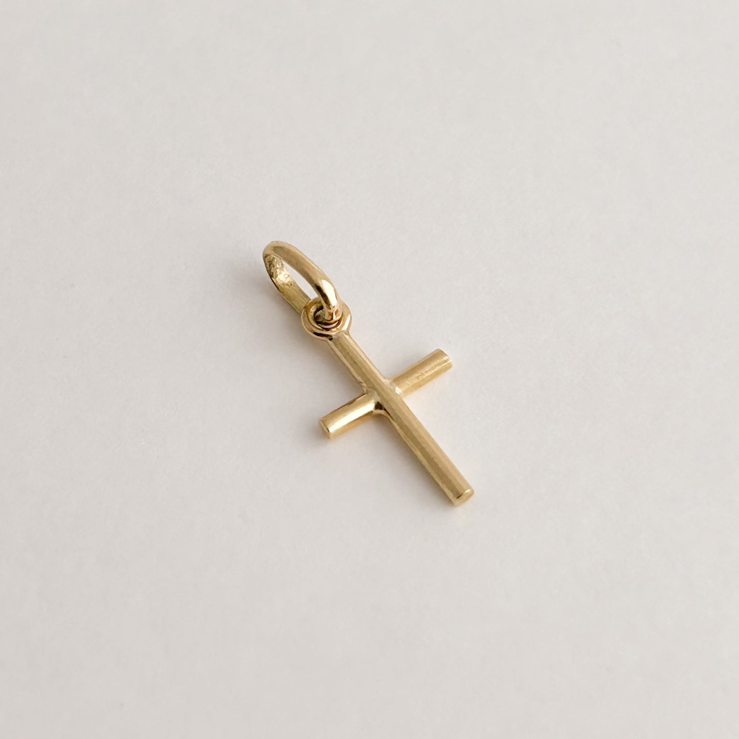 Cross Pendant in 18K Yellow Gold