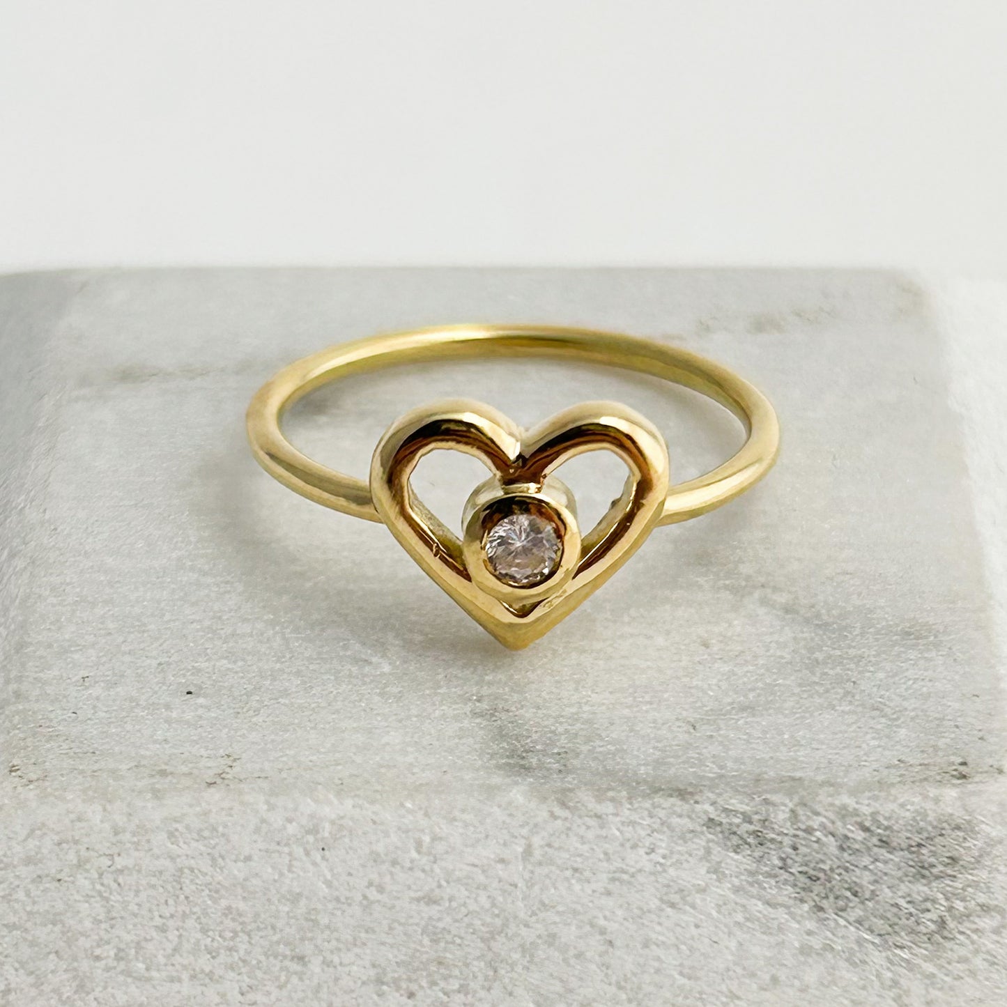 Heart ring with light point in 18K Gold