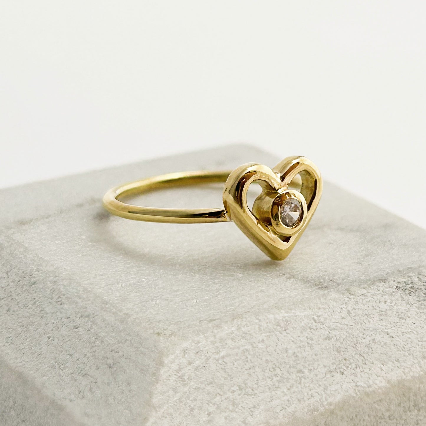 Heart ring with light point in 18K Gold