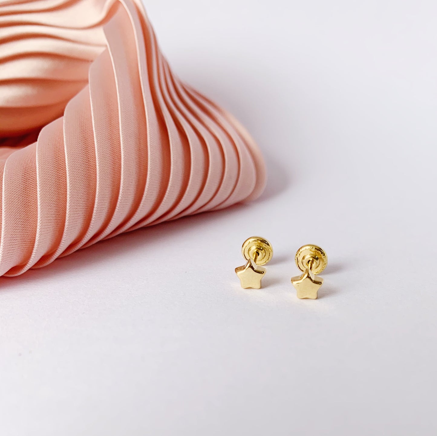 Star shaped Baby Earrings in 18K Gold