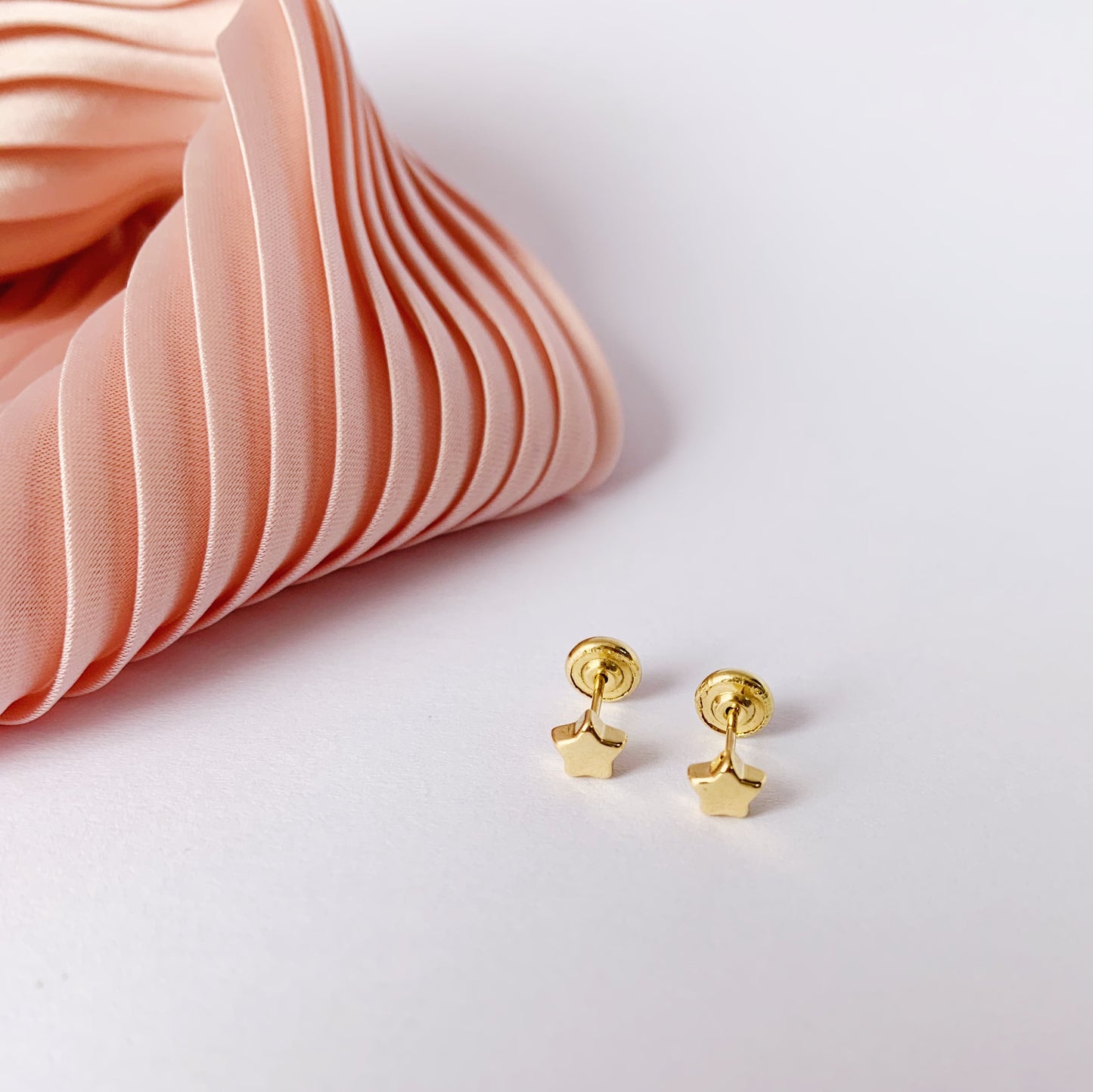 Star shaped Baby Earrings in 18K Gold
