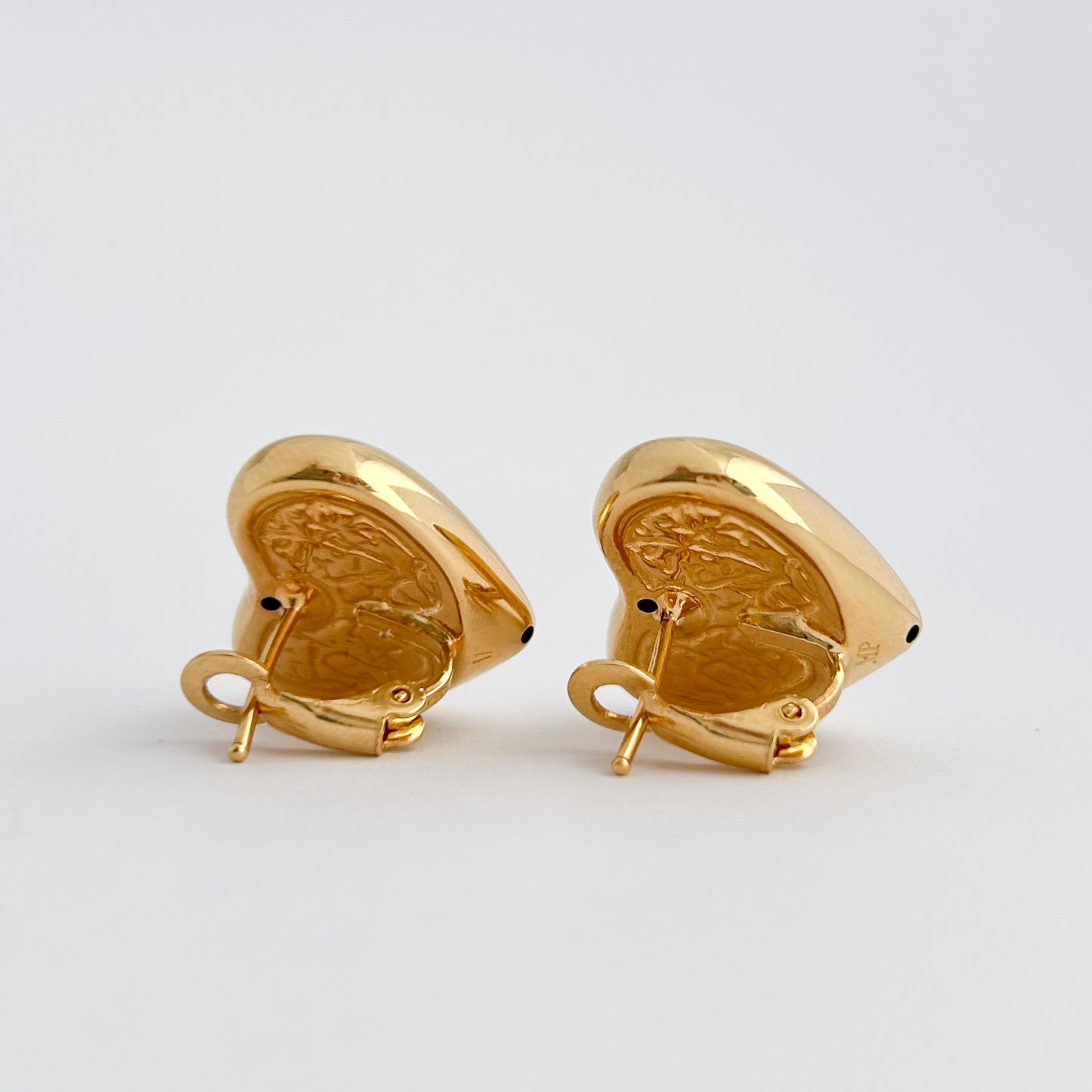 Heart shaped Earrings in 18K Gold