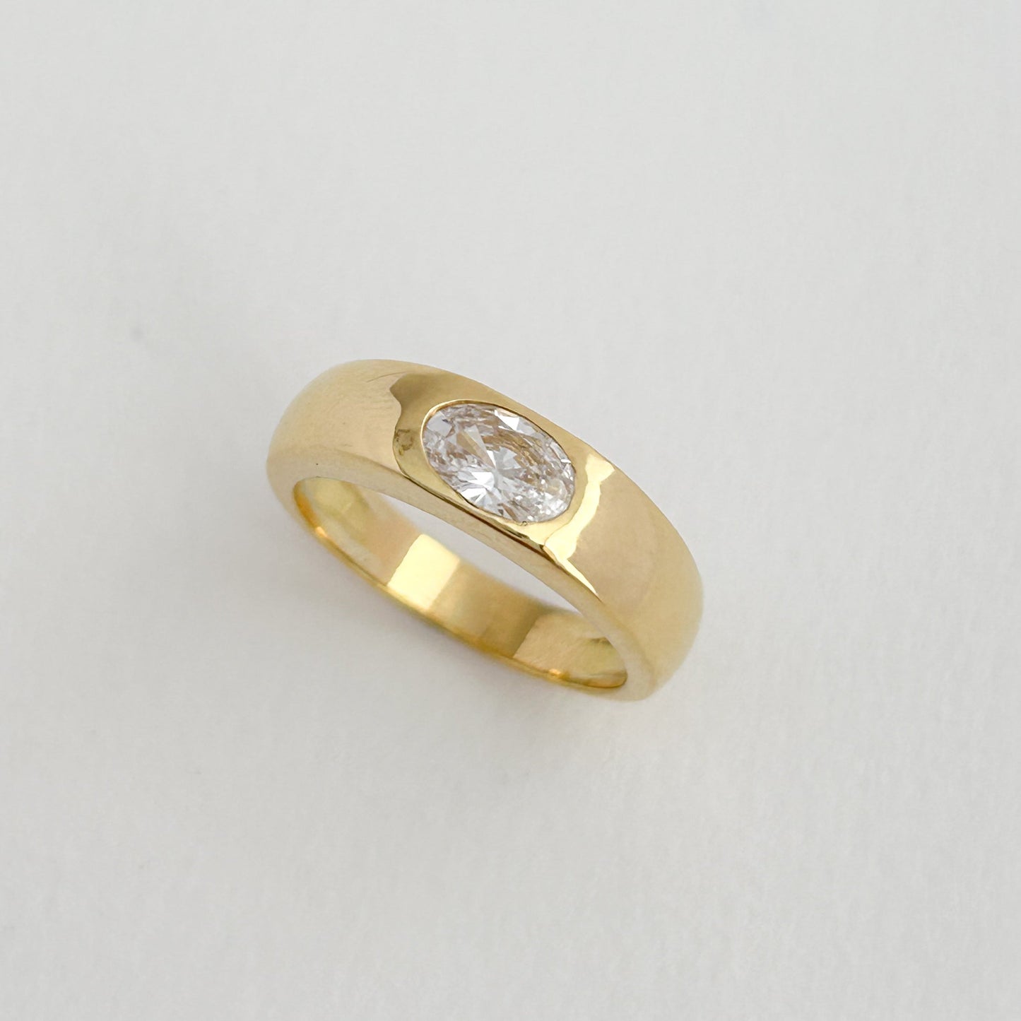 Oval Chevalier Ring in 18K Gold