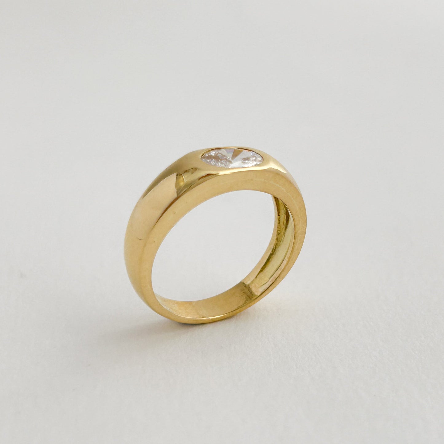 Oval Chevalier Ring in 18K Gold
