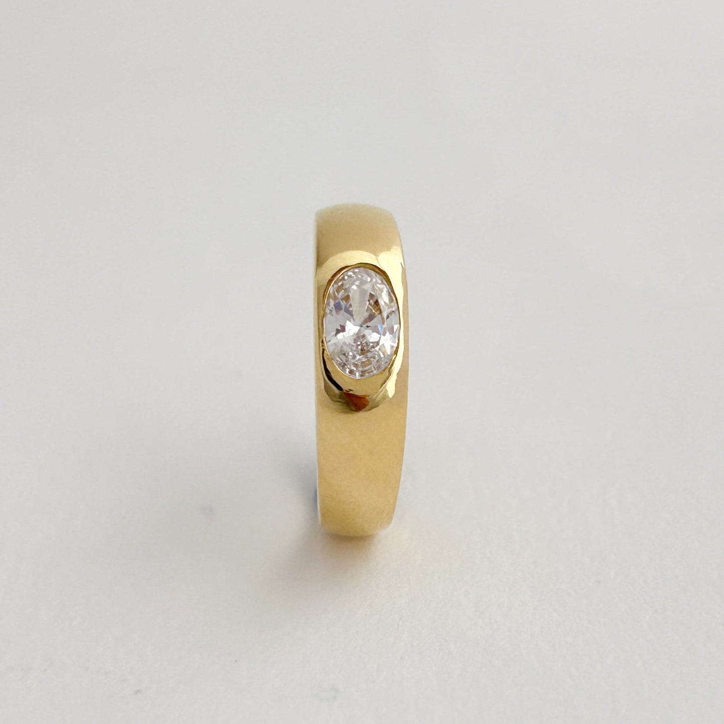Oval Chevalier Ring in 18K Gold