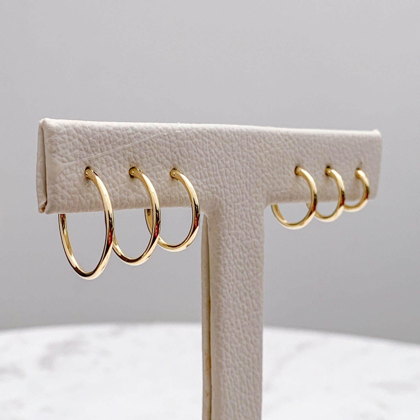 Tube Hoop Earrings (1.5 mm) in 18K Gold