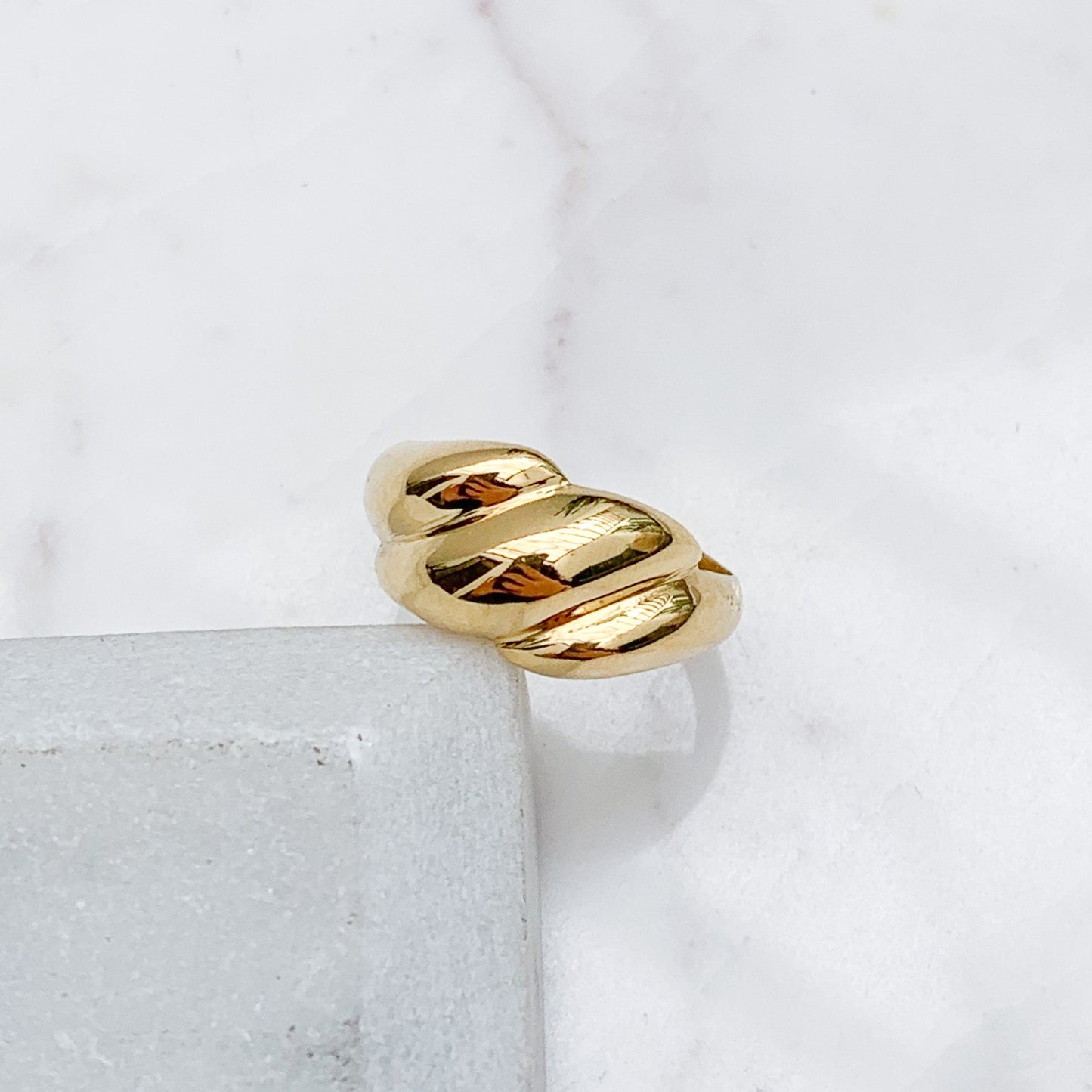 Big Croissant Ring in 18K Gold