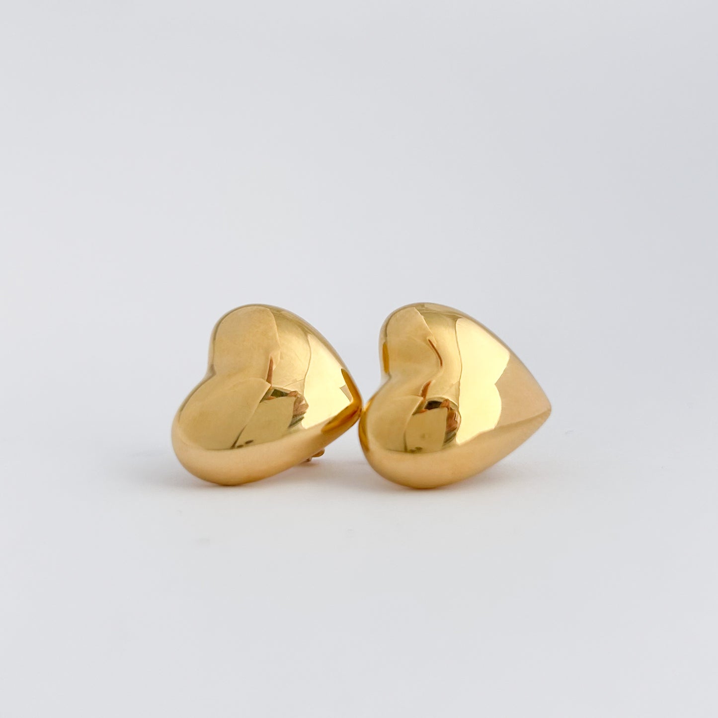 Heart shaped Earrings in 18K Gold