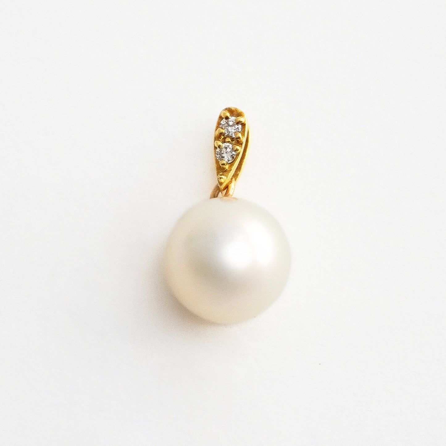 Akoya Pearl and Natural Diamond Pendant in 18K Gold