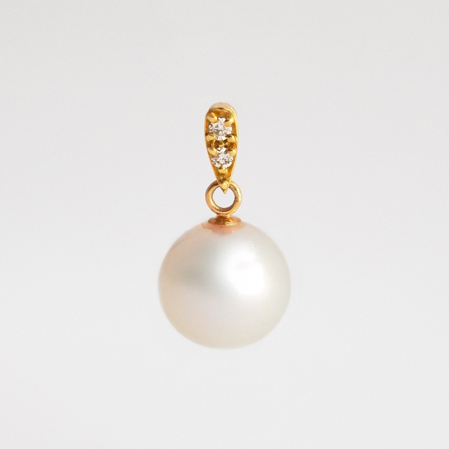 Akoya Pearl and Natural Diamond Pendant in 18K Gold