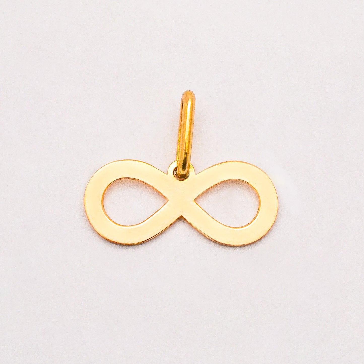 Infinity Pendant in 18K Gold