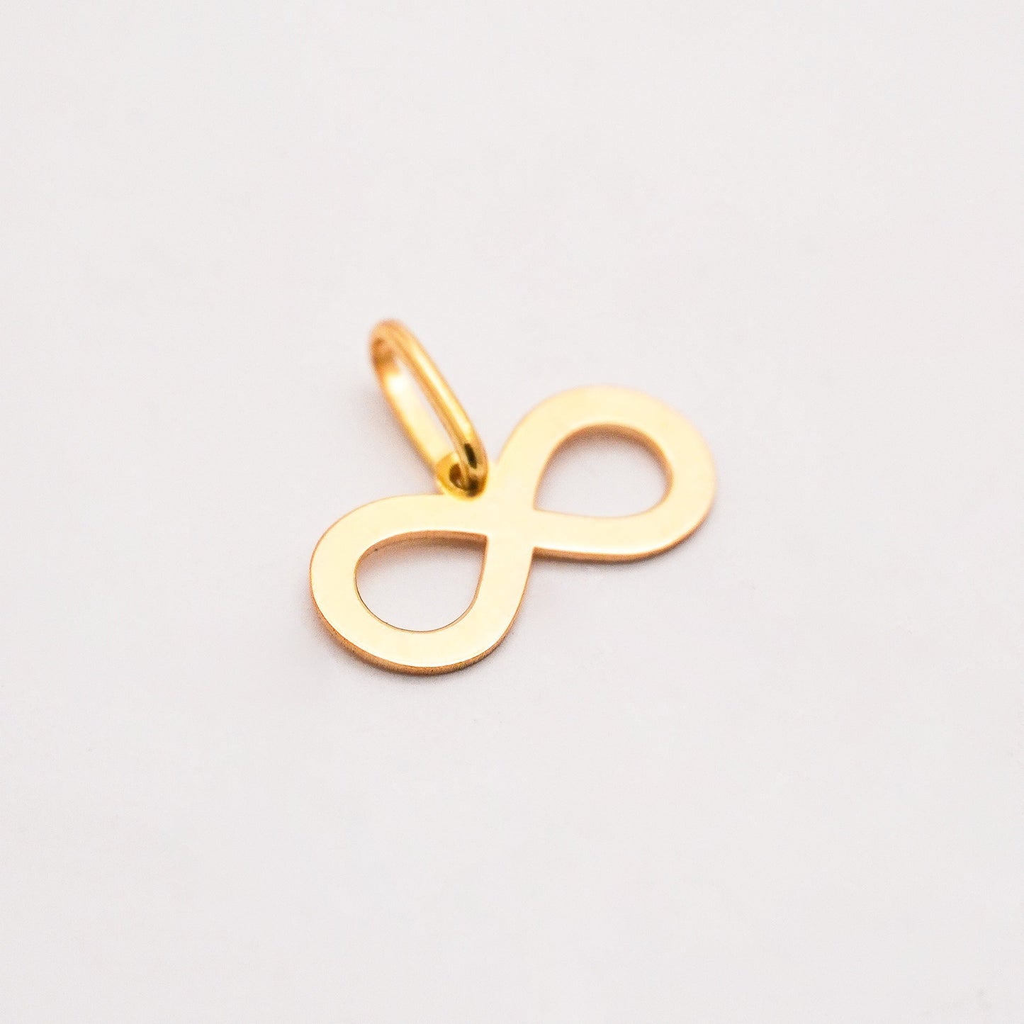 Infinity Pendant in 18K Gold