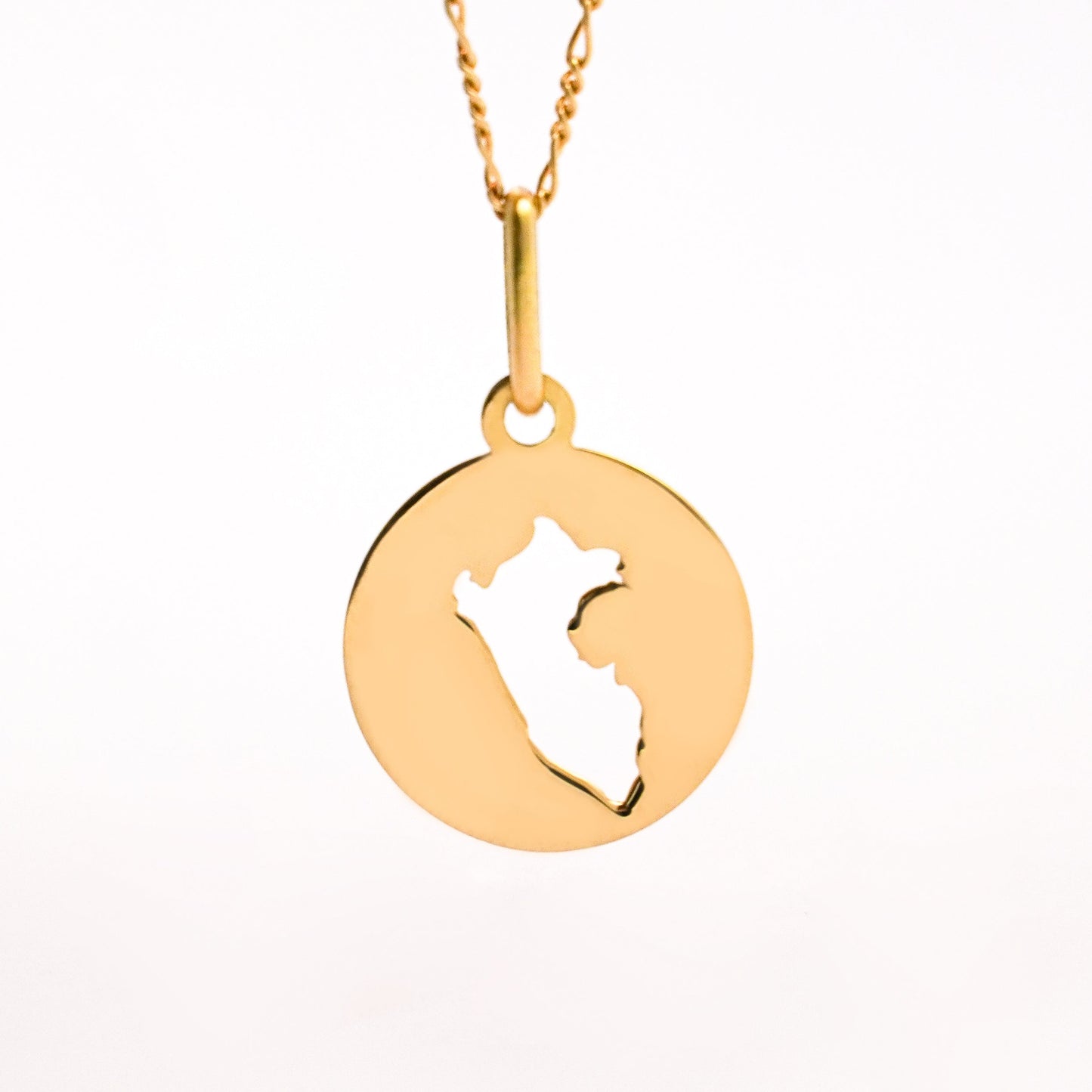 Round Peru Map Pendant in 18K Gold