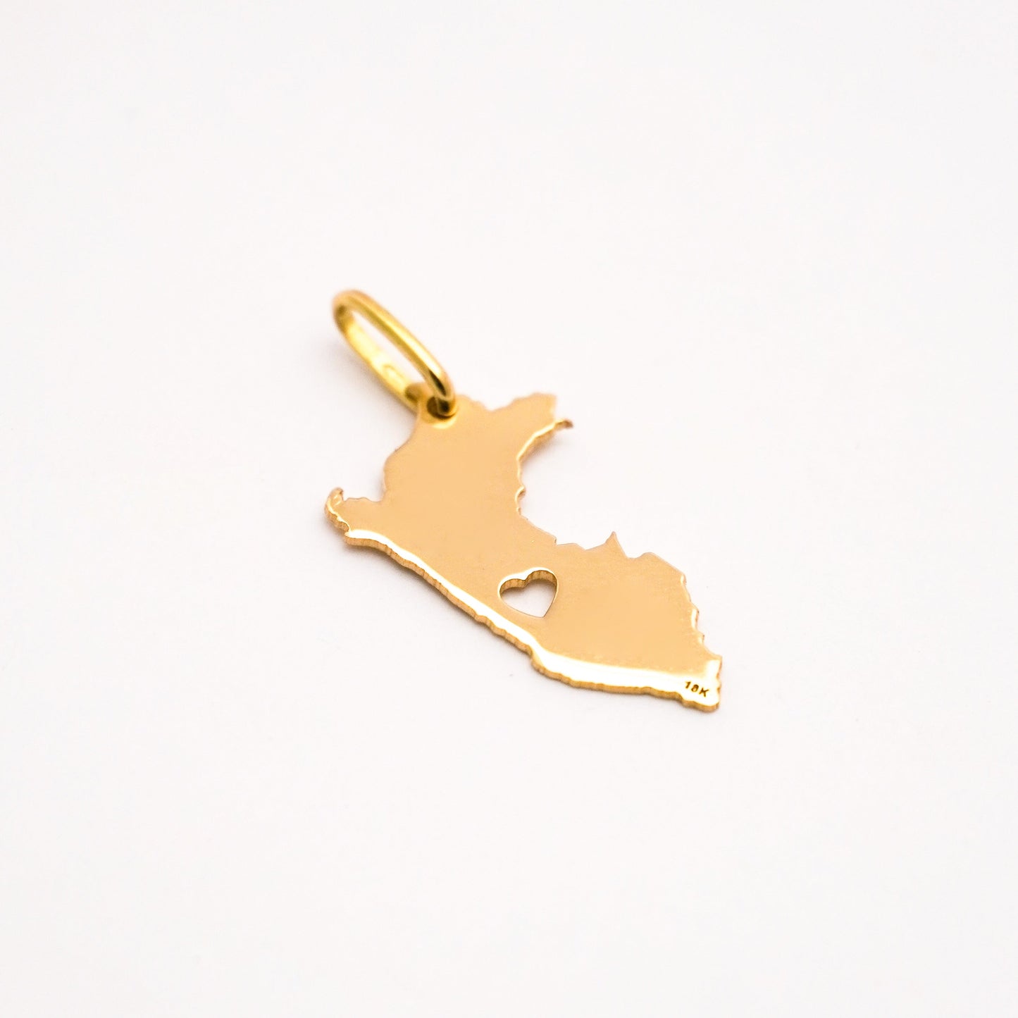 Peru Map Heart Pendant in 18K Gold