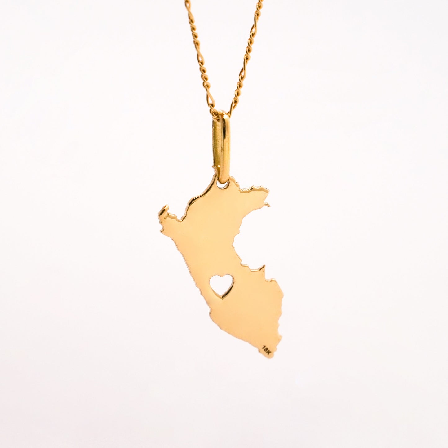 Peru Map Heart Pendant in 18K Gold