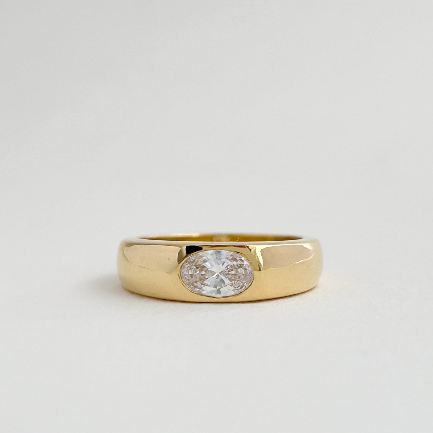 Oval Chevalier Ring in 18K Gold