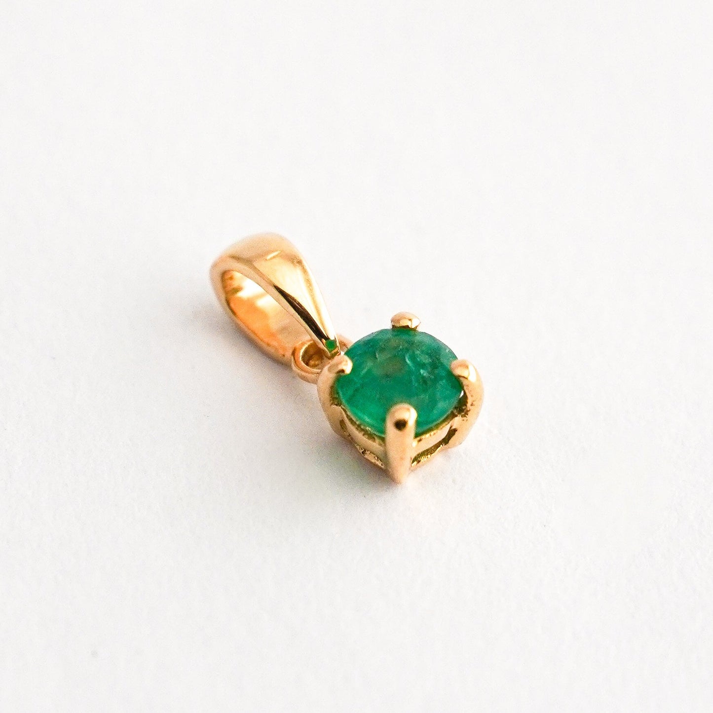 Emerald Solitaire Pendant in 18K Gold