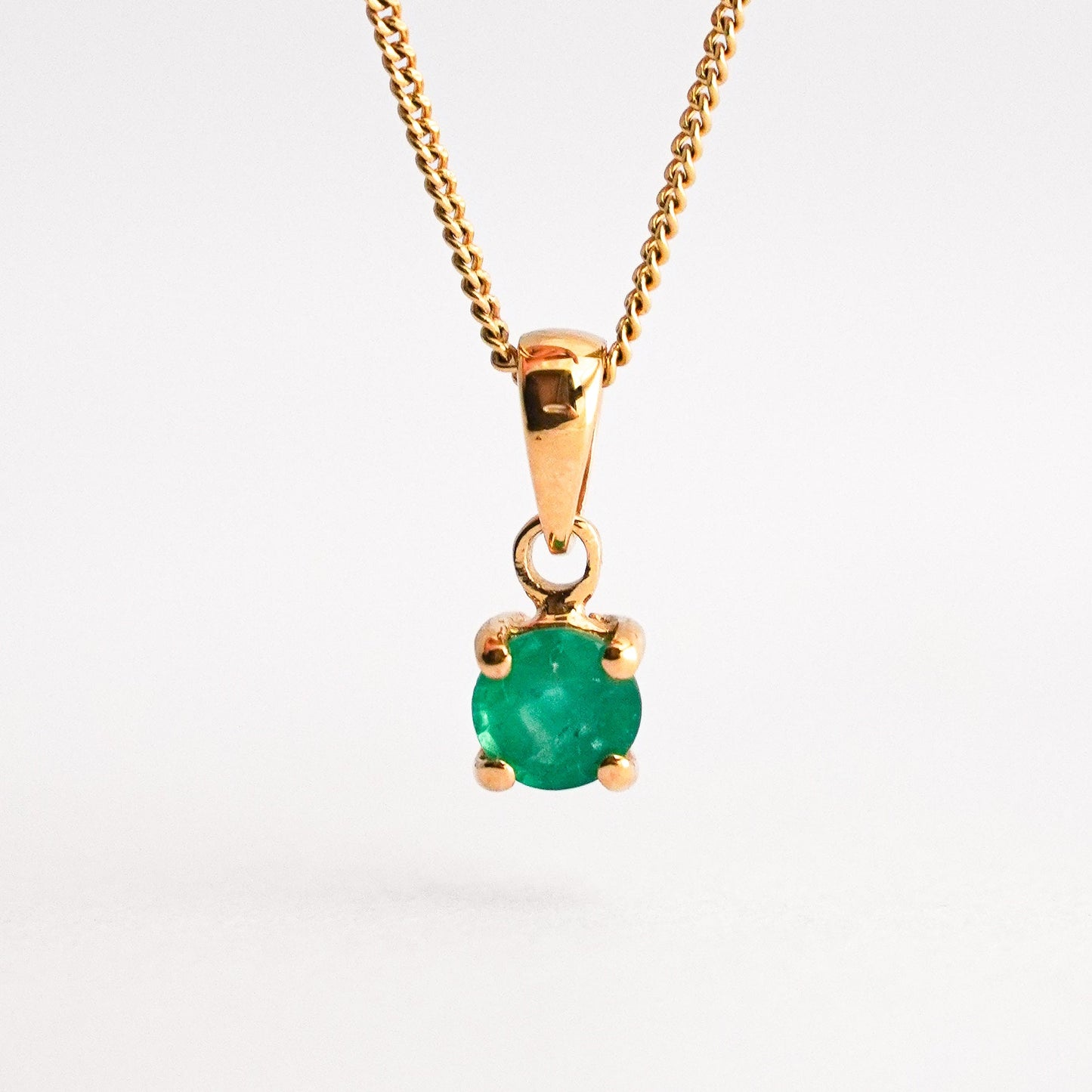 Emerald Solitaire Pendant in 18K Gold