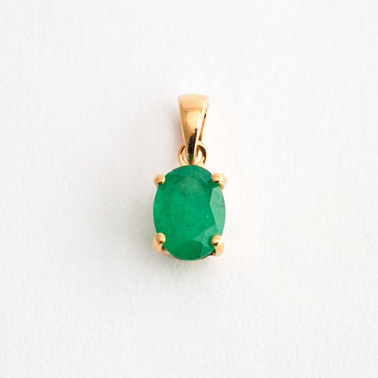 Oval Emerald Solitaire Pendant in 18K Gold