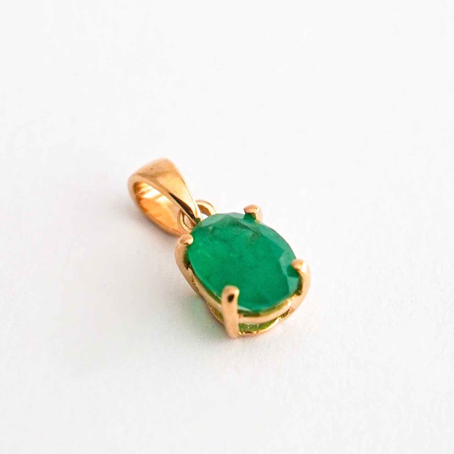 Oval Emerald Solitaire Pendant in 18K Gold