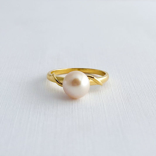 Megin Cultured Pearl Ring in 18K Gold