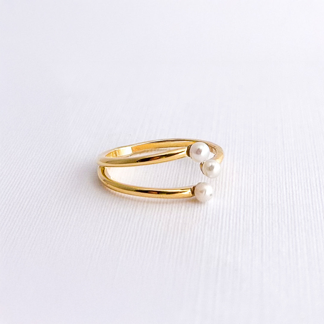 Vidar Ring with cultured pearls in 18K Gold