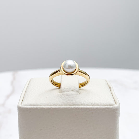 Pearl Cup Ring in 18K Gold