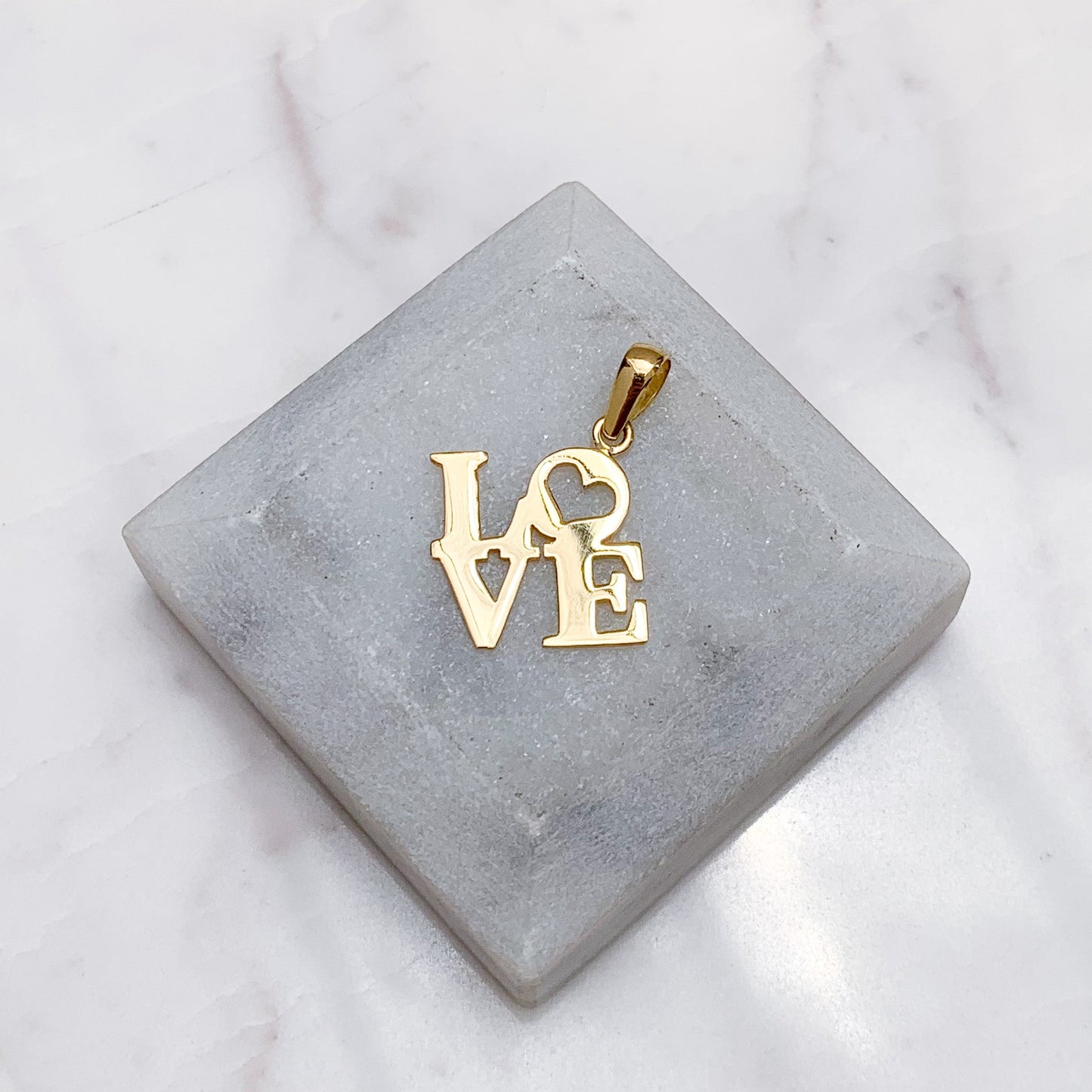 Love Pendant in 18K Gold