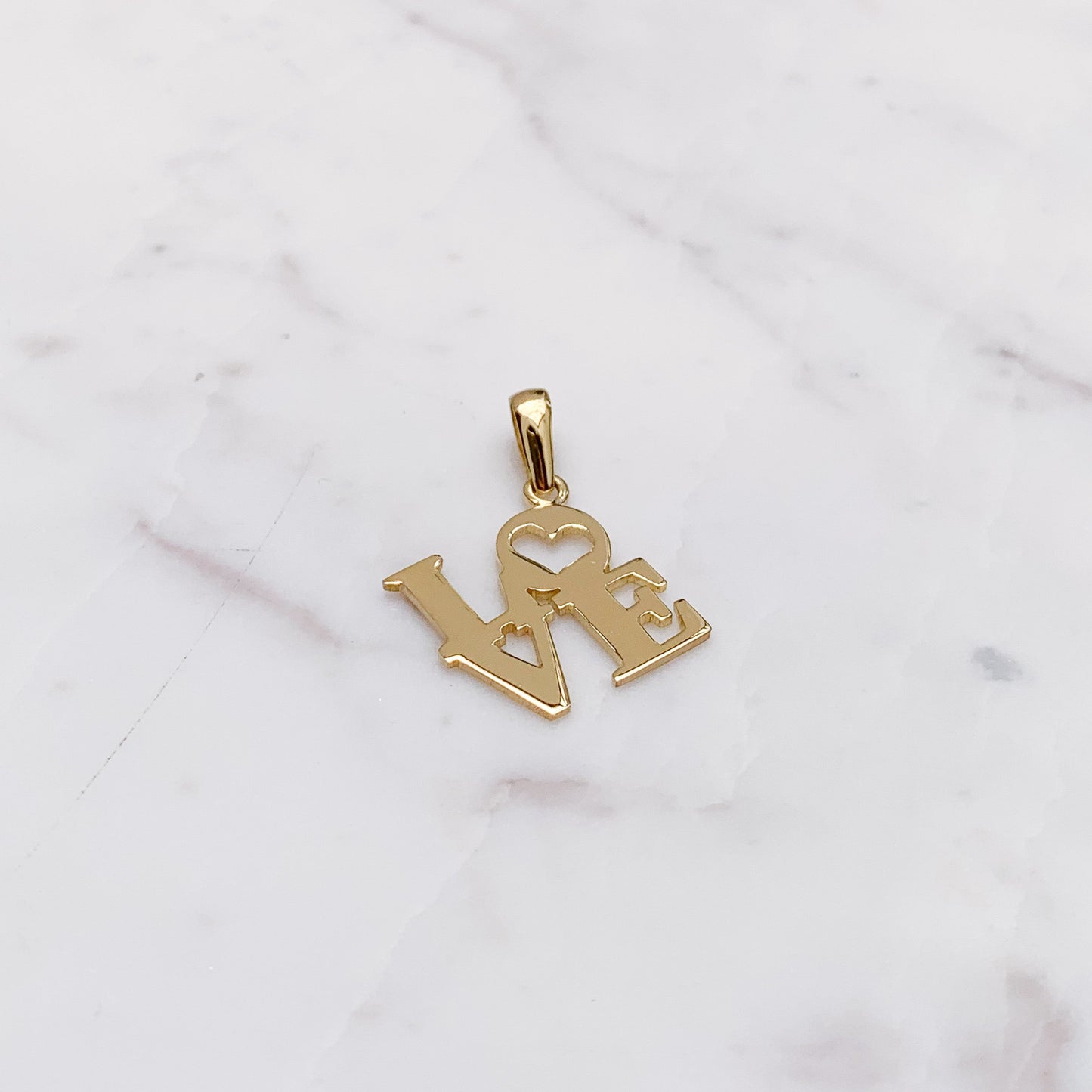 Love Pendant in 18K Gold