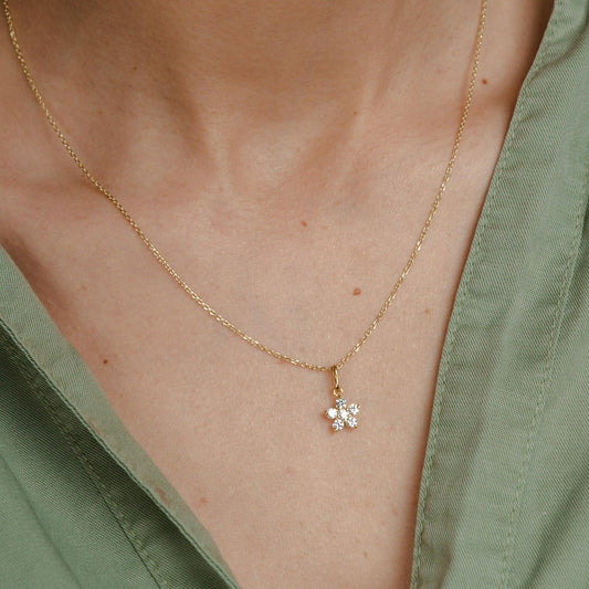 Rosette Pendant in 18K Gold