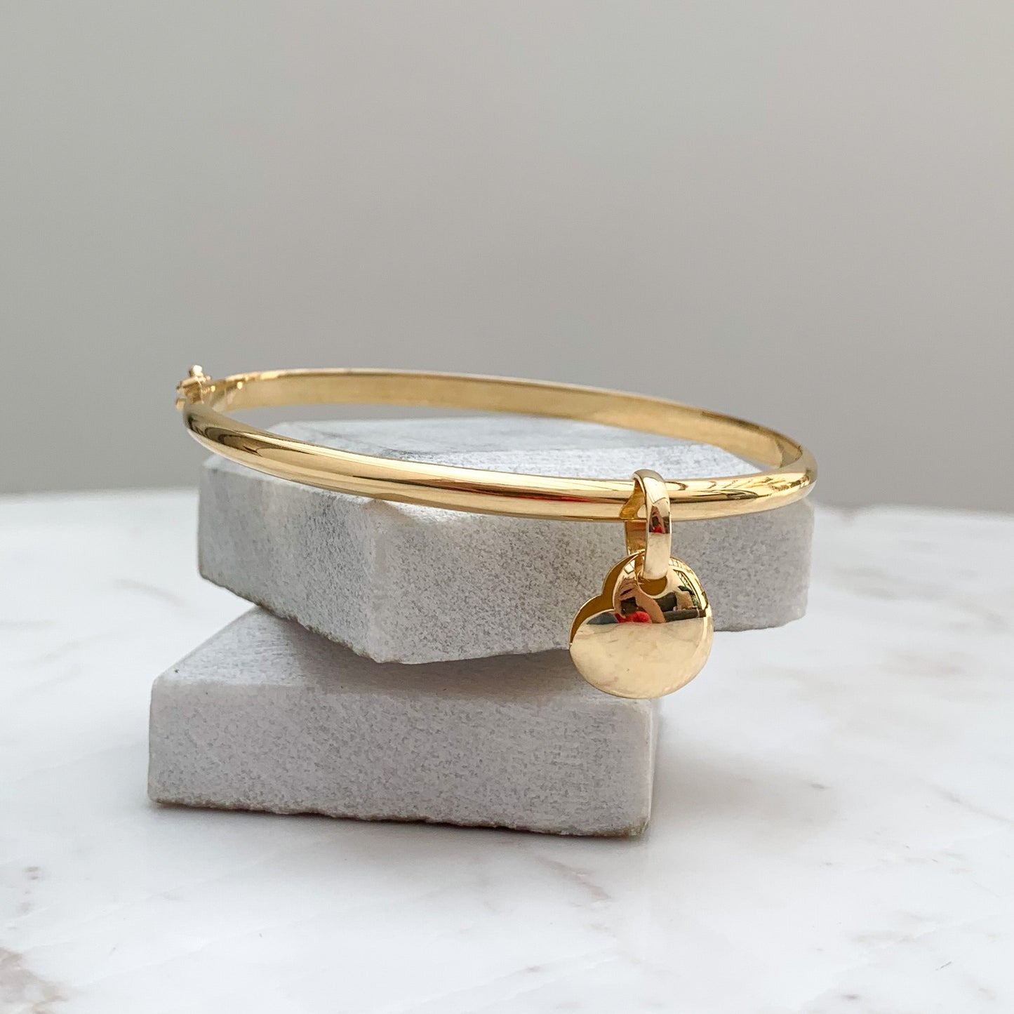 Nita Heart Bracelet Charm in 18K Gold