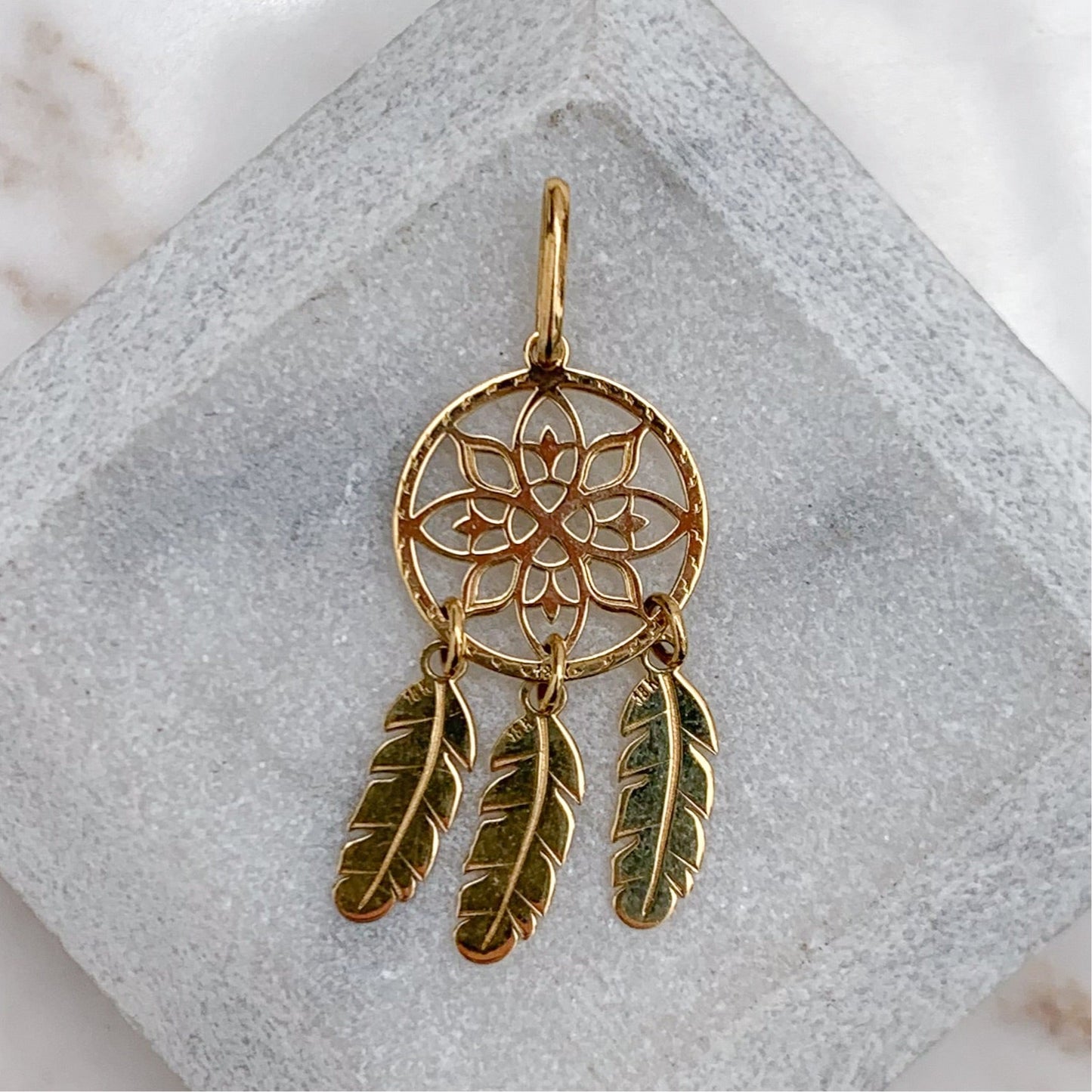 Dreamcatcher Pendant in 18K Gold