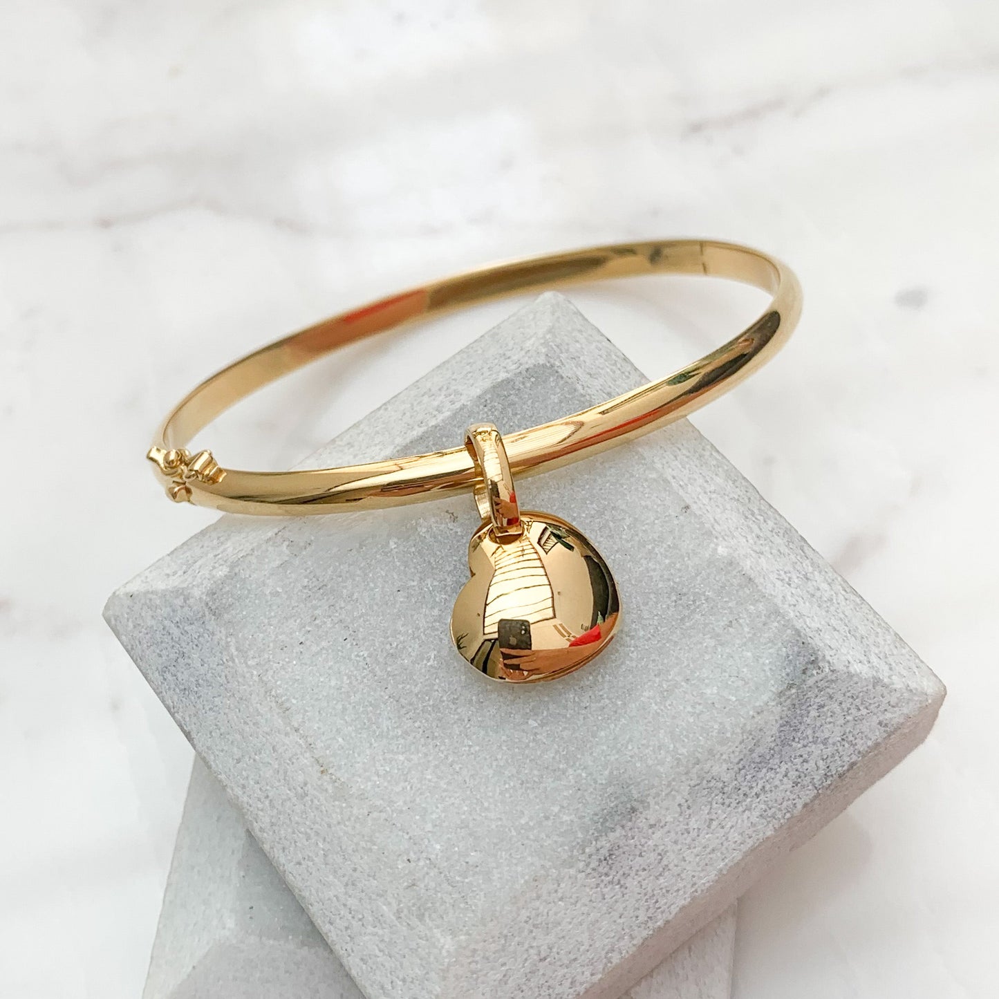 Nita Heart Bracelet Charm in 18K Gold