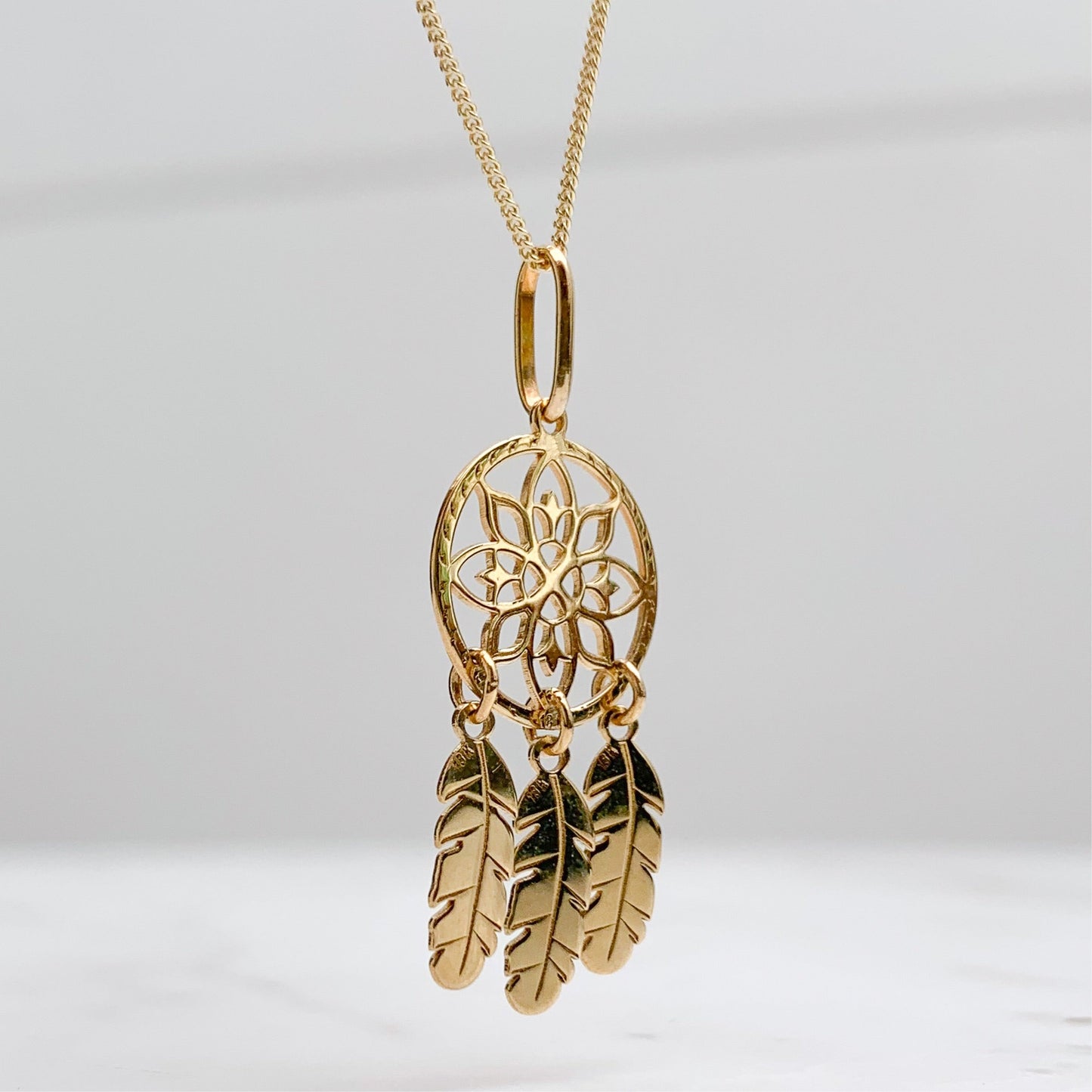 Dreamcatcher Pendant in 18K Gold