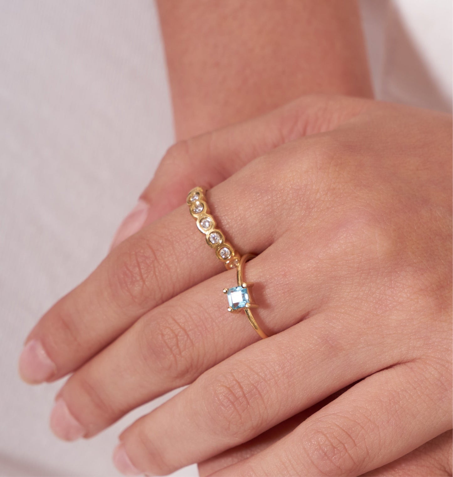 Half Riviera Round Ring in 18K Gold